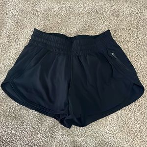 Lululemon Tracker Short - size 8 black